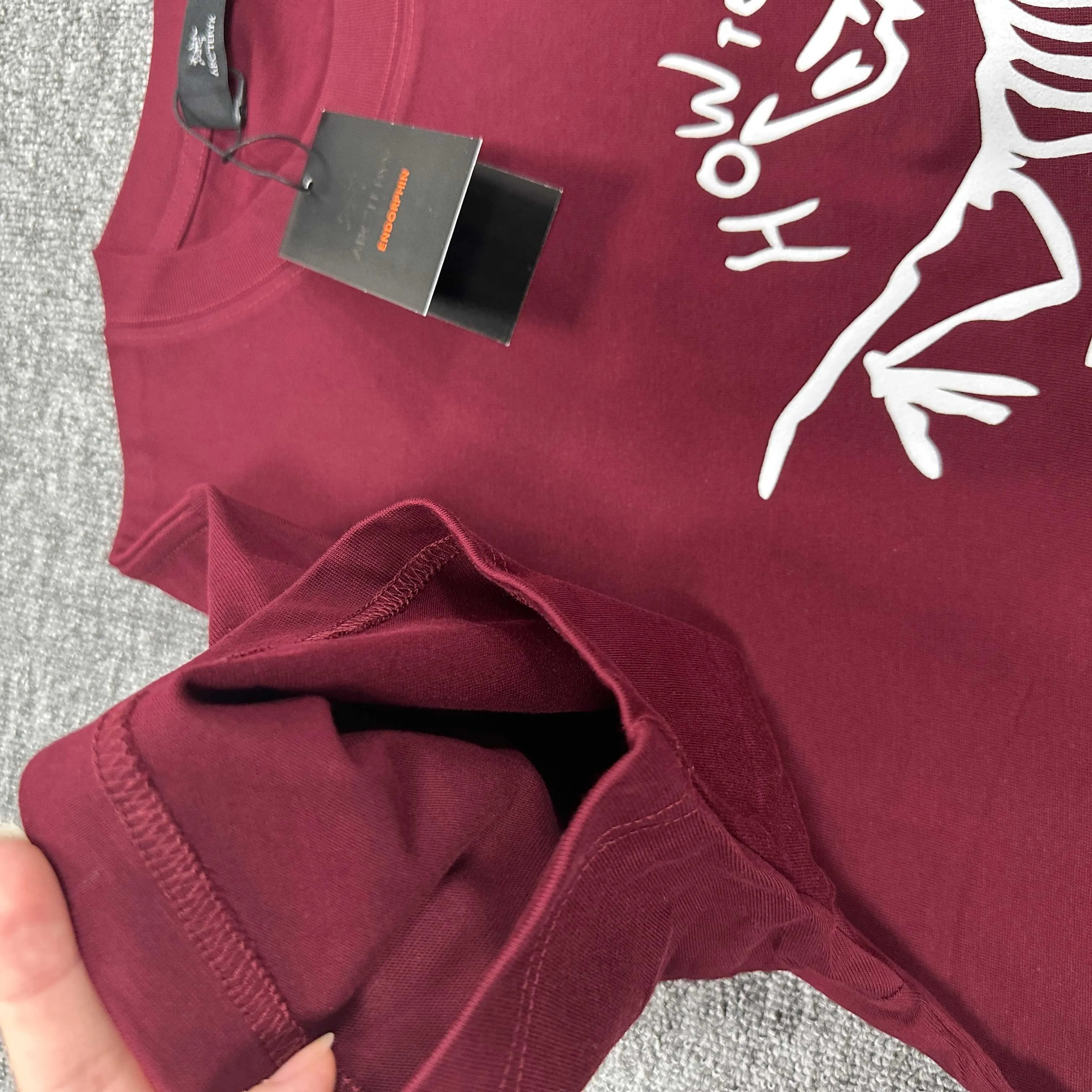 ARC'TERYX* * 2025 New Arrival Classic logo T Same Style ：Black White Red Size： S （90-130 ） M （120-150 ） L （140-165 ） XL （160-180 ） XXL （180 ）